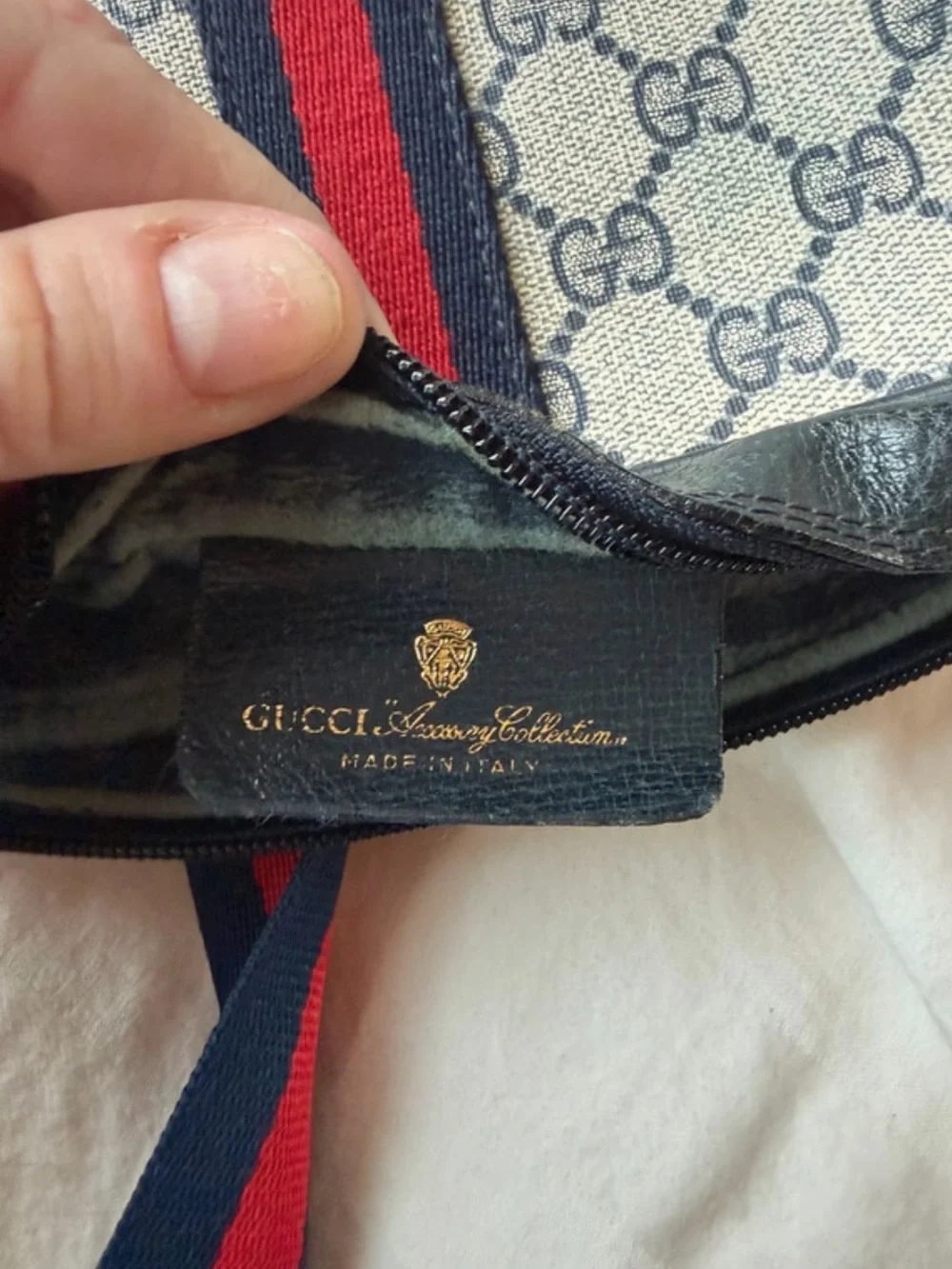 Gucci Beige GG Supreme Crossbody with Navy/Red Web Stripe - Picture 7 of 9